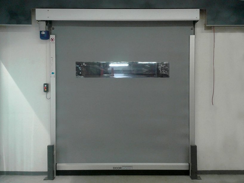 DS260 roller door mounted in Kvickly in Odder