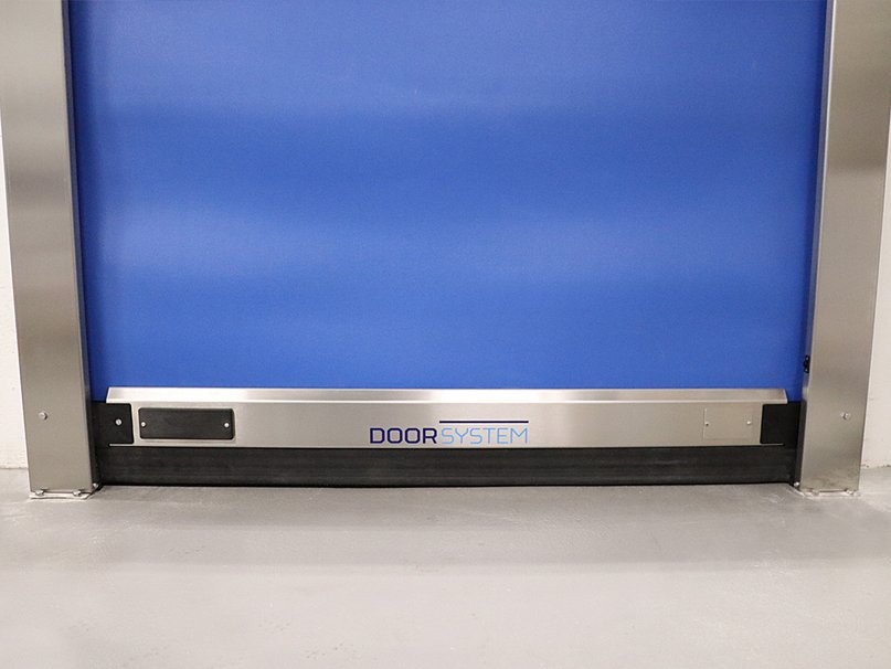 DS291 roller door ensures optimal sealing at the bottom.