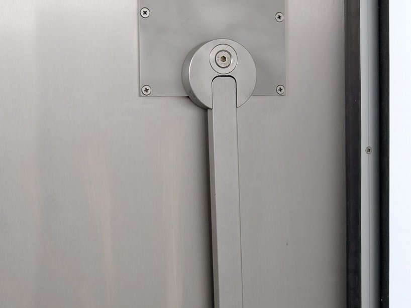 Rear handle on sliding door