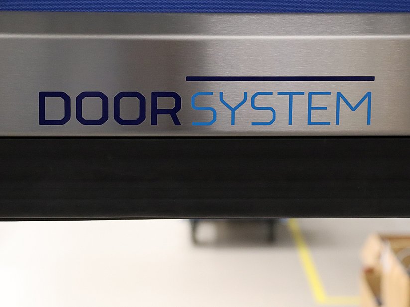 Bottom rubber strip with photocells