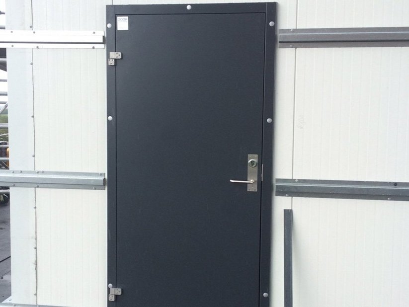 Hinged industry door at Arla 