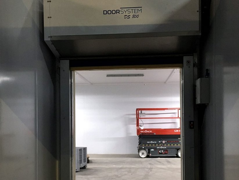 DS800 roller door at Glendale Foods