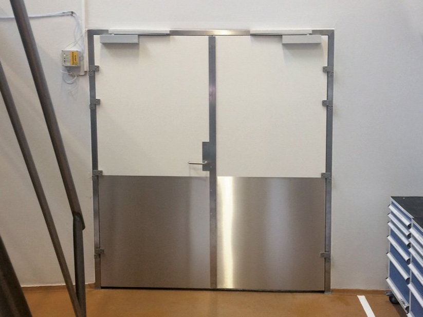 Hinged door at Novo in Kalundborg