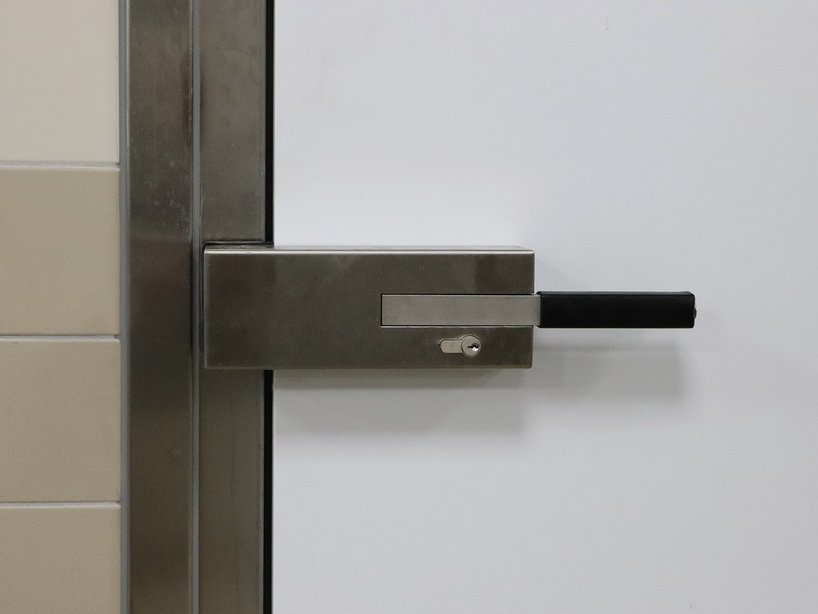 Nyt specialudviklet greb på frostrumsbranddør