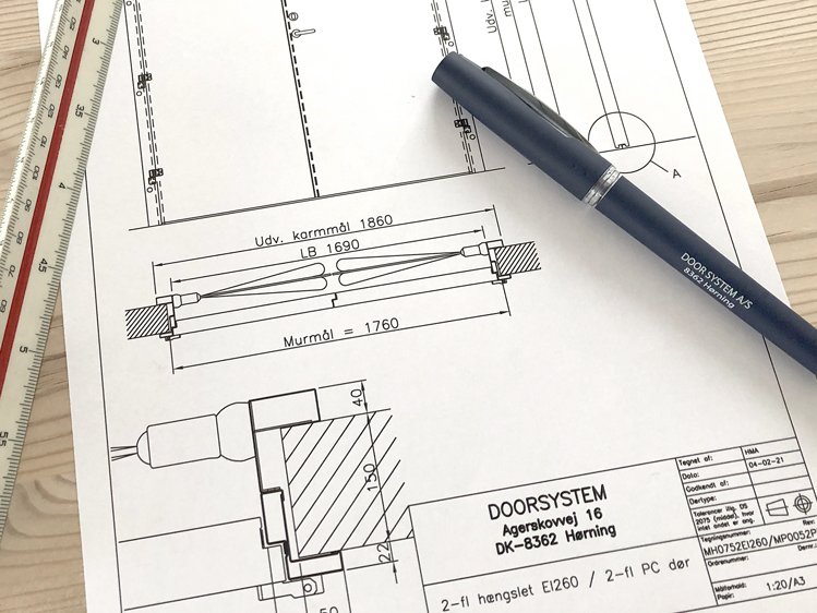 Tegning af kombinationsdør med EI260 branddør og polycarbonat svingdør 