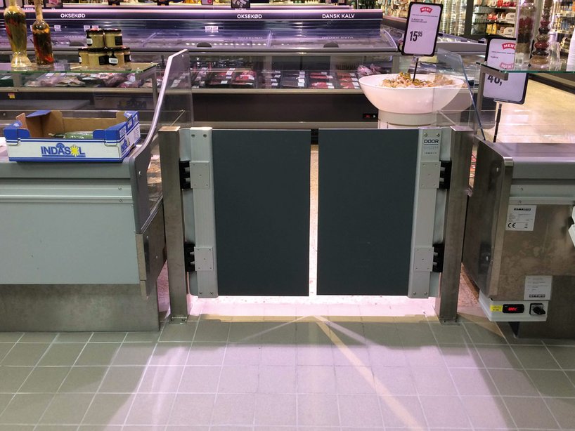 PD Mini polycarbonate swing door